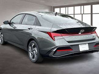 New 2025 Hyundai Elantra SEL video 3