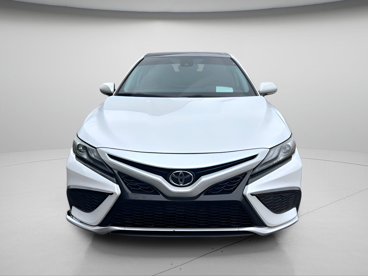 Used 2021 Toyota Camry XSE FWD image 3