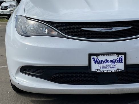 Used 2021 Chrysler Voyager Lxi image 7