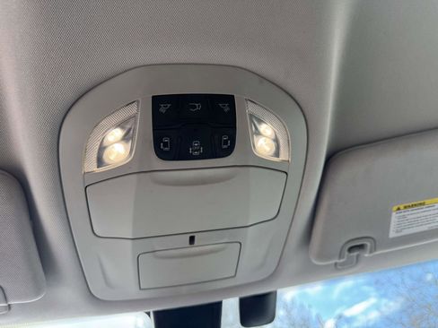 Used 2017 Chrysler Pacifica Touring-L image 29