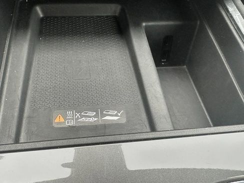 Used 2025 GMC Acadia Elevation image 29