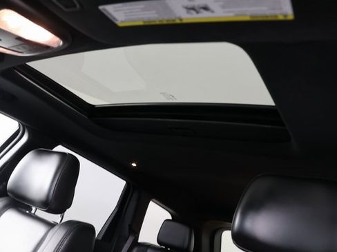 Used 2021 Jeep Grand Cherokee Limited image 18