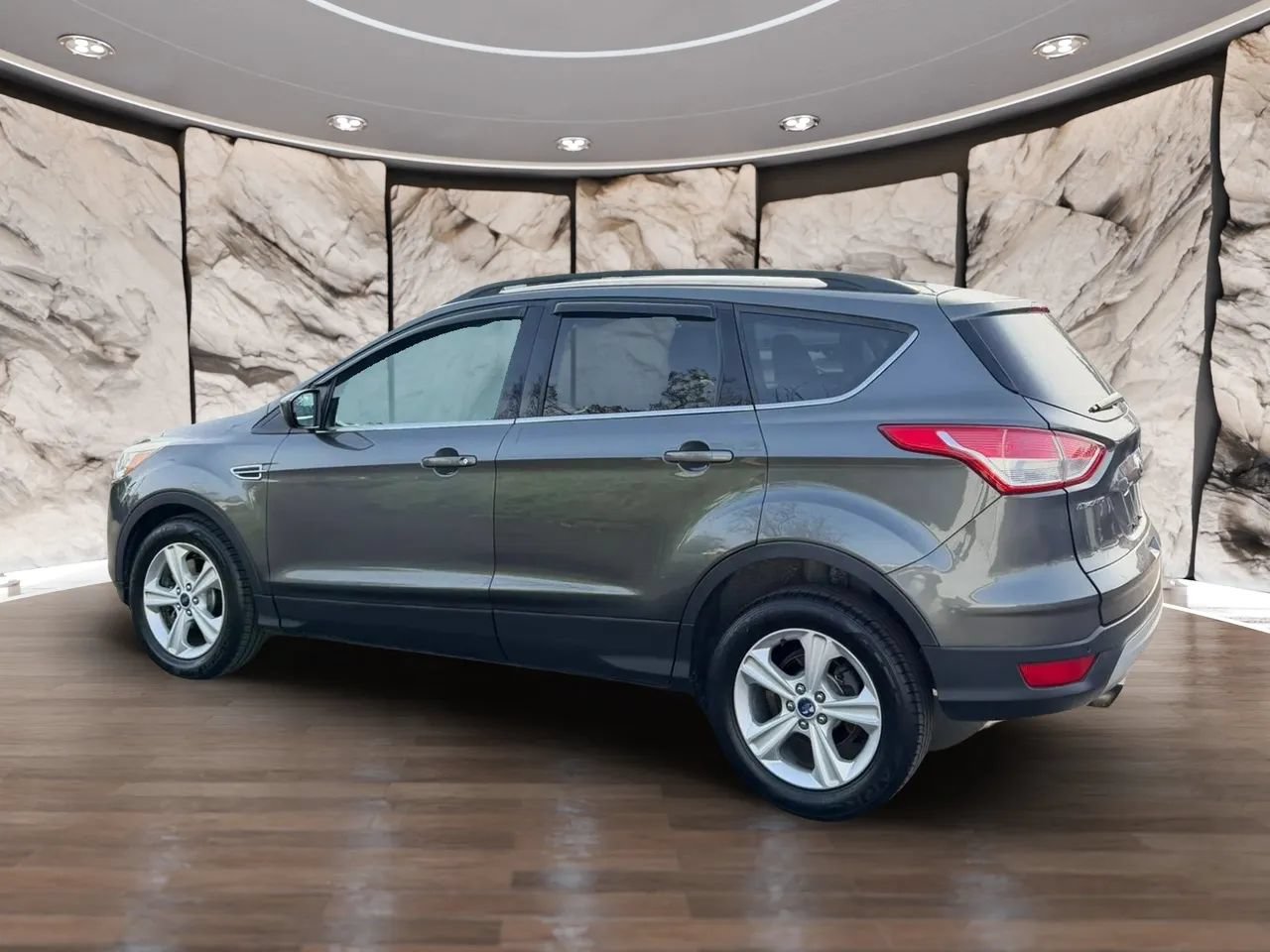 Used 2015 Ford Escape SE w/ Equipment Group 201A FWD image 3