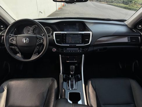 Used 2016 Honda Accord Touring image 14