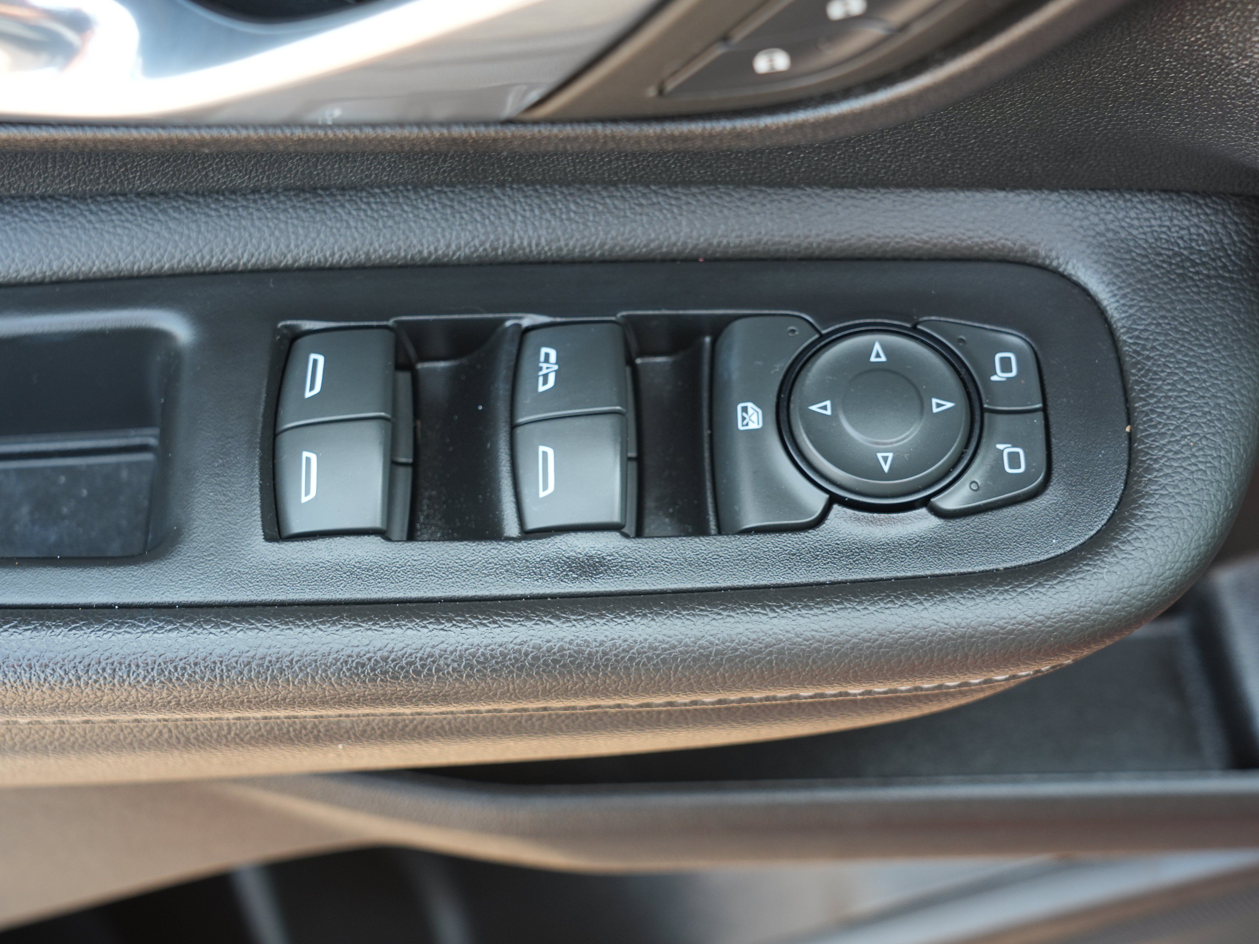 Used 2023 GMC Terrain SLT AWD/4WD image 16