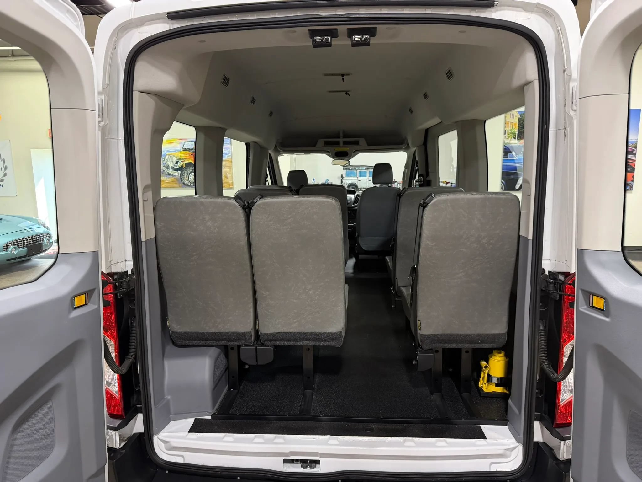 Used 2015 Ford Transit 150 XL RWD image 27