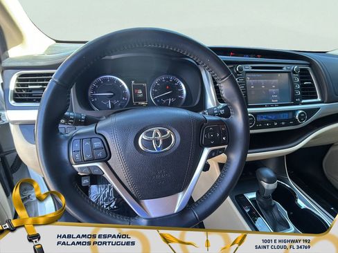 Used 2019 Toyota Highlander XLE image 19