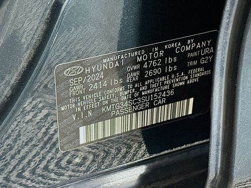 Used 2025 Genesis G70 2.5T RWD image 12