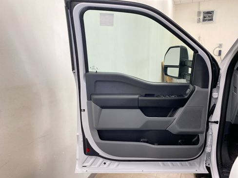 New 2026 Ford F250 XL w/ XL Chrome Package image 10