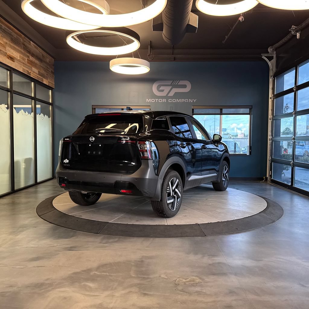 Used 2025 Nissan Kicks SV FWD image 3