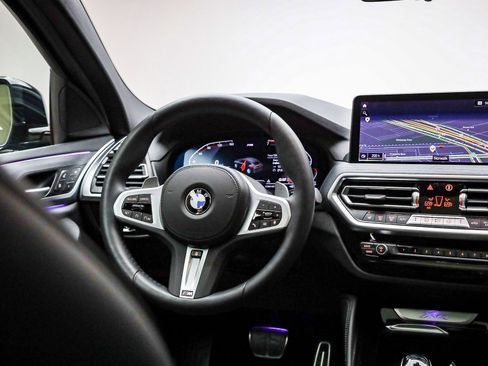 Used 2025 BMW X4 xDrive30i w/ Premium Package image 16
