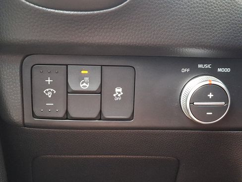 Used 2017 Kia Soul + FWD image 23