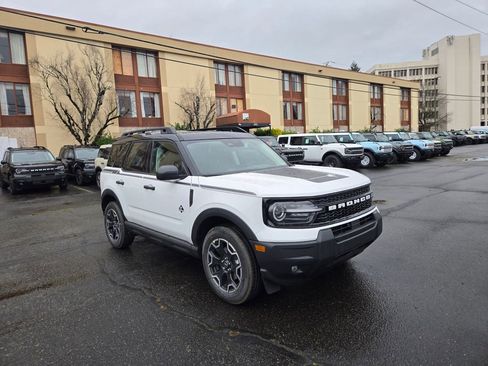 New 2026 Ford Bronco Sport Outer Banks w/ Topo Graphic Package image 3