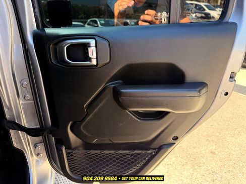 Used 2018 Jeep Wrangler Unlimited Sport S AWD/4WD image 30