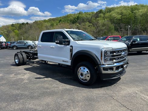 New 2026 Ford F550 4x4 Crew Cab image 16