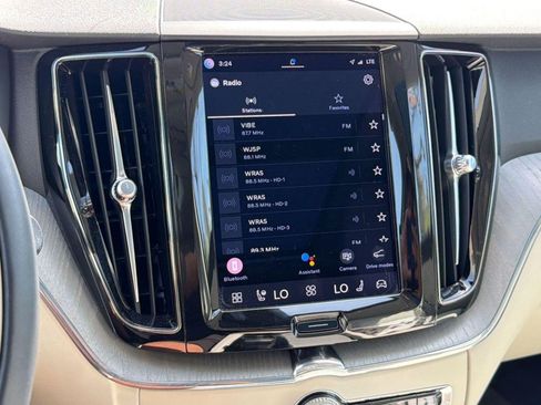 Certified 2023 Volvo XC60 B5 Plus w/ Climate Package image 23