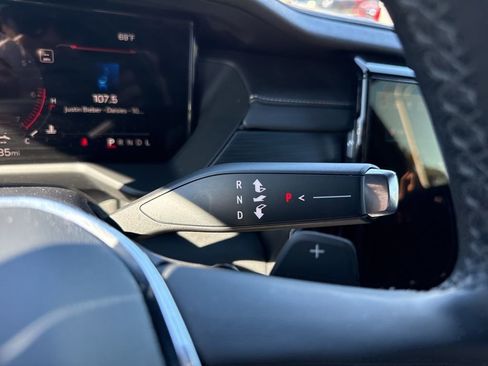 Used 2025 GMC Acadia Elevation image 17