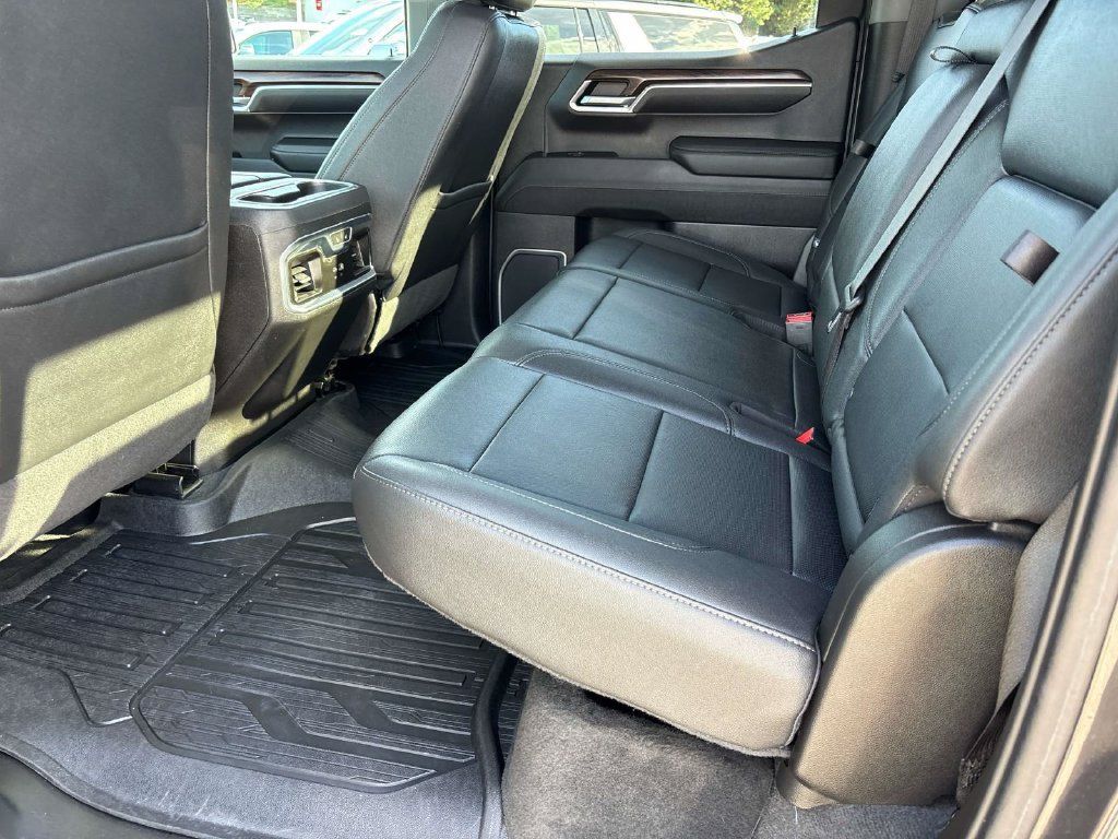 Used 2023 GMC Sierra 1500 SLT w/ SLT Premium Package AWD/4WD image 14