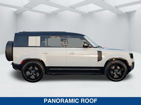Used 2025 Land Rover Defender 110 X-Dynamic SE image 3