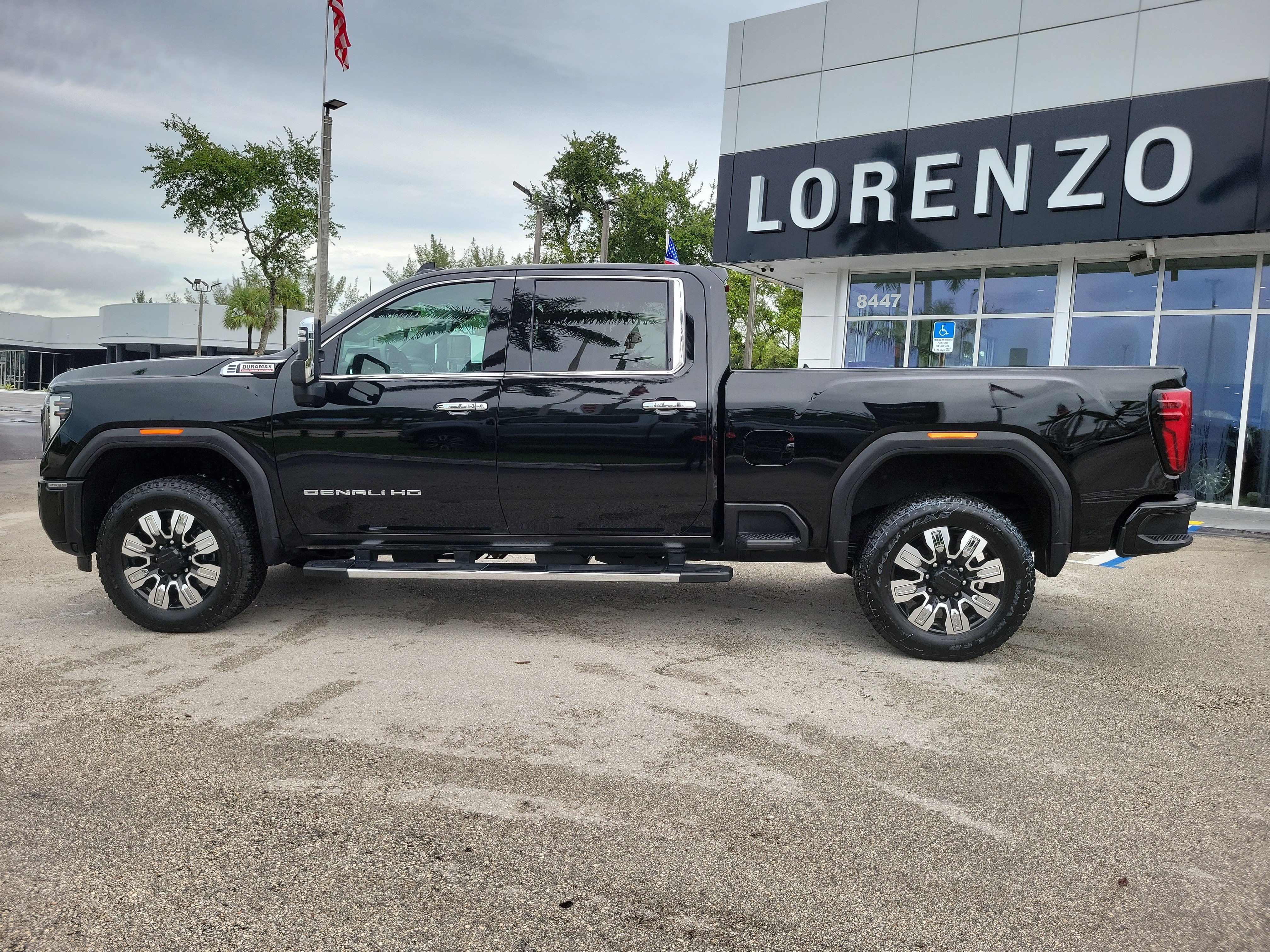 Used 2026 GMC Sierra 2500 Denali w/ Denali Reserve Package AWD/4WD image 8