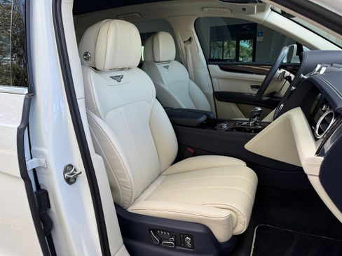 Used 2020 Bentley Bentayga image 22