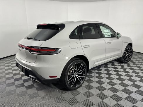 Certified 2025 Porsche Macan image 9