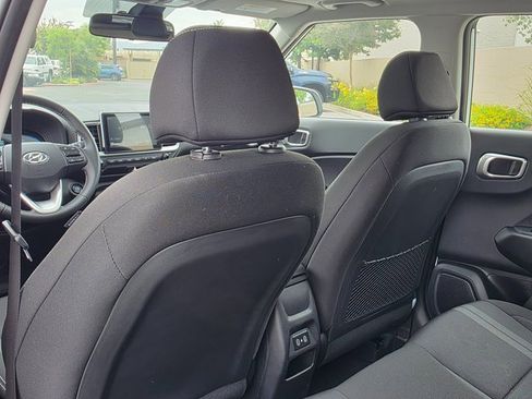 New 2025 Hyundai Venue SEL image 18