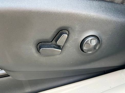 Used 2018 Chrysler Pacifica Limited FWD image 29