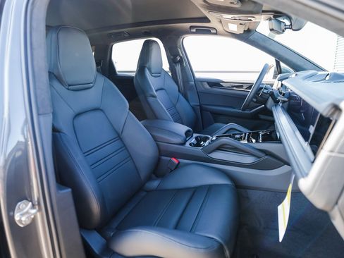 New 2026 Porsche Cayenne GTS image 28