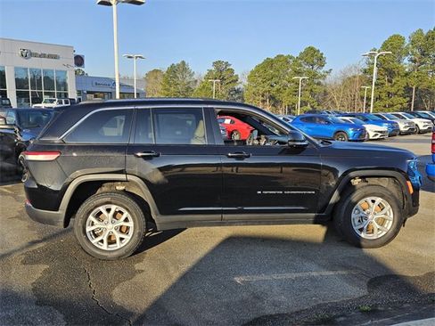 Used 2023 Jeep Grand Cherokee Limited w/ Luxury Tech Group II image 12