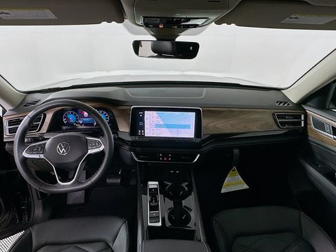 Used 2026 Volkswagen Atlas SE w/ Panoramic Sunroof Package FWD image 4
