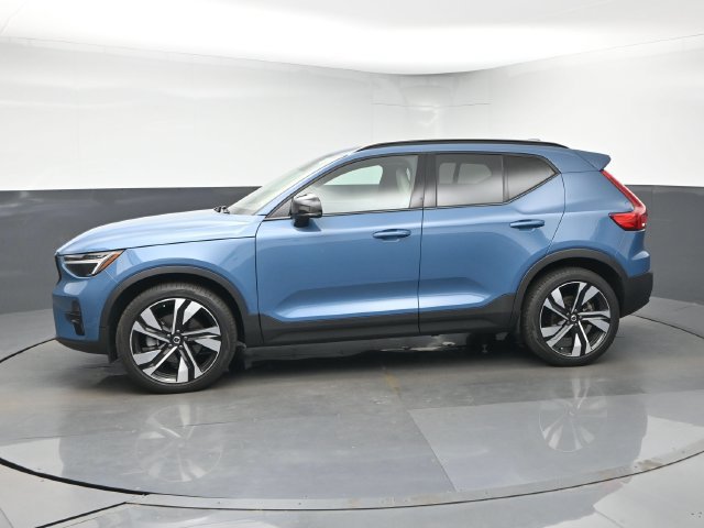 Used 2024 Volvo XC40 B5 Plus w/ Climate Package AWD/4WD image 4