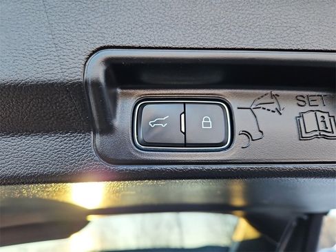 Used 2020 Ford Explorer XLT w/ Equipment Group 202A image 21