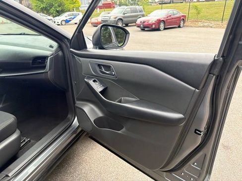 Used 2024 Nissan Rogue S FWD image 21