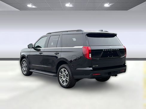 Used 2025 Ford Expedition Active AWD/4WD image 3