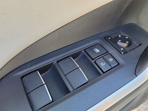 Used 2020 Toyota RAV4 Limited image 19