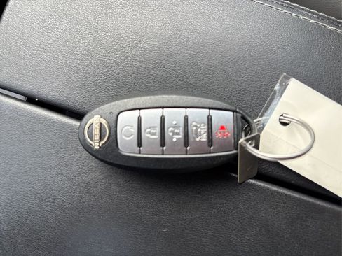 Used 2022 Nissan Rogue SV w/ SV Premium Package image 39