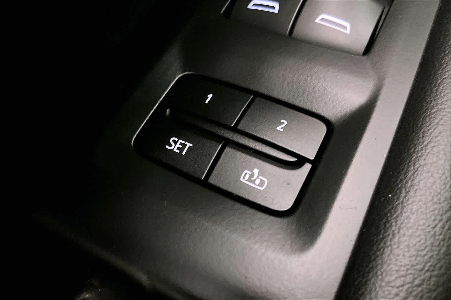 Used 2022 GMC Yukon SLT w/ SLT Premium Package RWD image 32