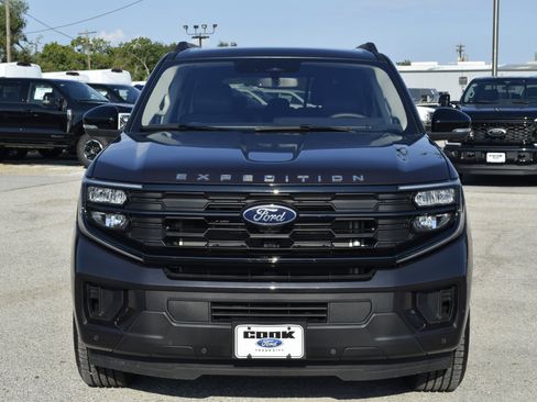 New 2025 Ford Expedition Active image 2