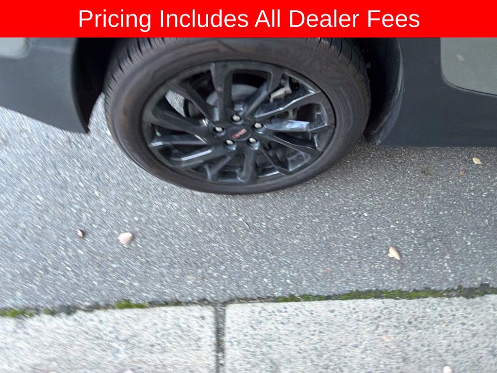 Used 2024 GMC Terrain SLE w/ Elevation Edition FWD image 3