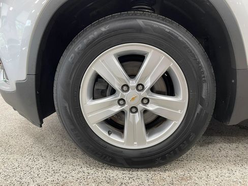 Used 2017 Chevrolet Trax LT w/ LT Convenience Package FWD image 14