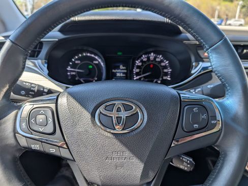 Used 2014 Toyota Avalon Limited FWD image 26