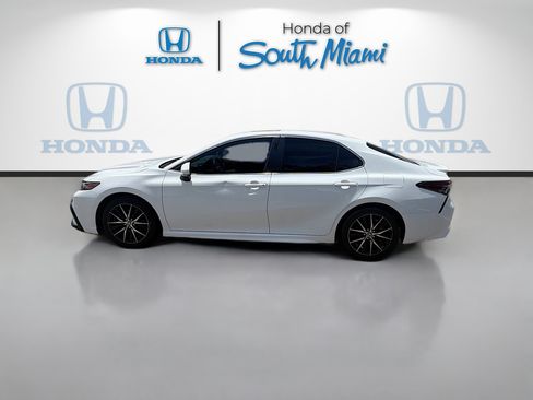 Used 2022 Toyota Camry SE w/ Convenience Package FWD image 4