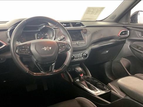 Used 2022 Chevrolet TrailBlazer RS FWD image 3