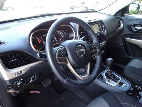 Used 2017 Jeep Cherokee Altitude image 12