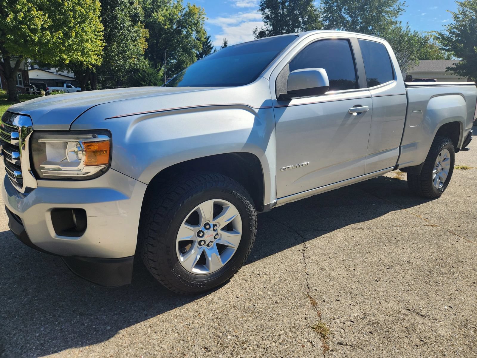 Used 2016 GMC Canyon SLE RWD image 1