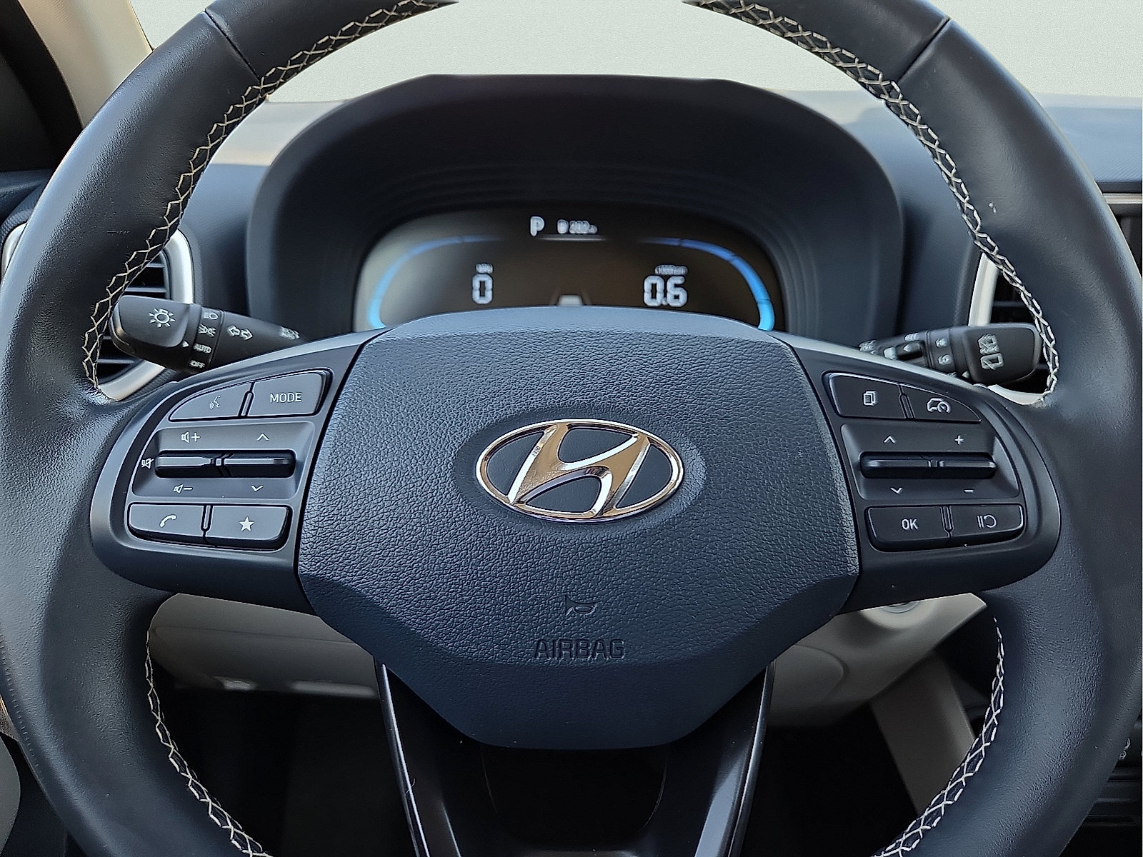 Used 2025 Hyundai Venue Limited FWD image 24