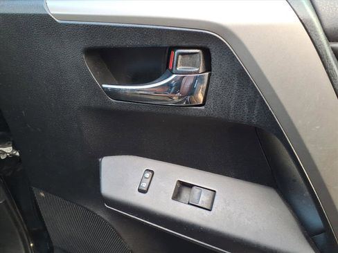 Used 2018 Toyota RAV4 XLE image 4