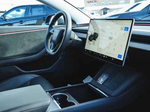 Used 2024 Tesla Model 3 Long Range image 36