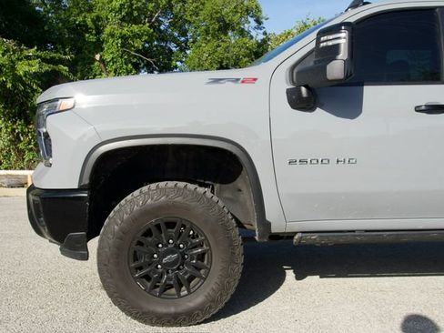 Used 2024 Chevrolet Silverado 2500 ZR2 w/ Technology Package AWD/4WD image 5